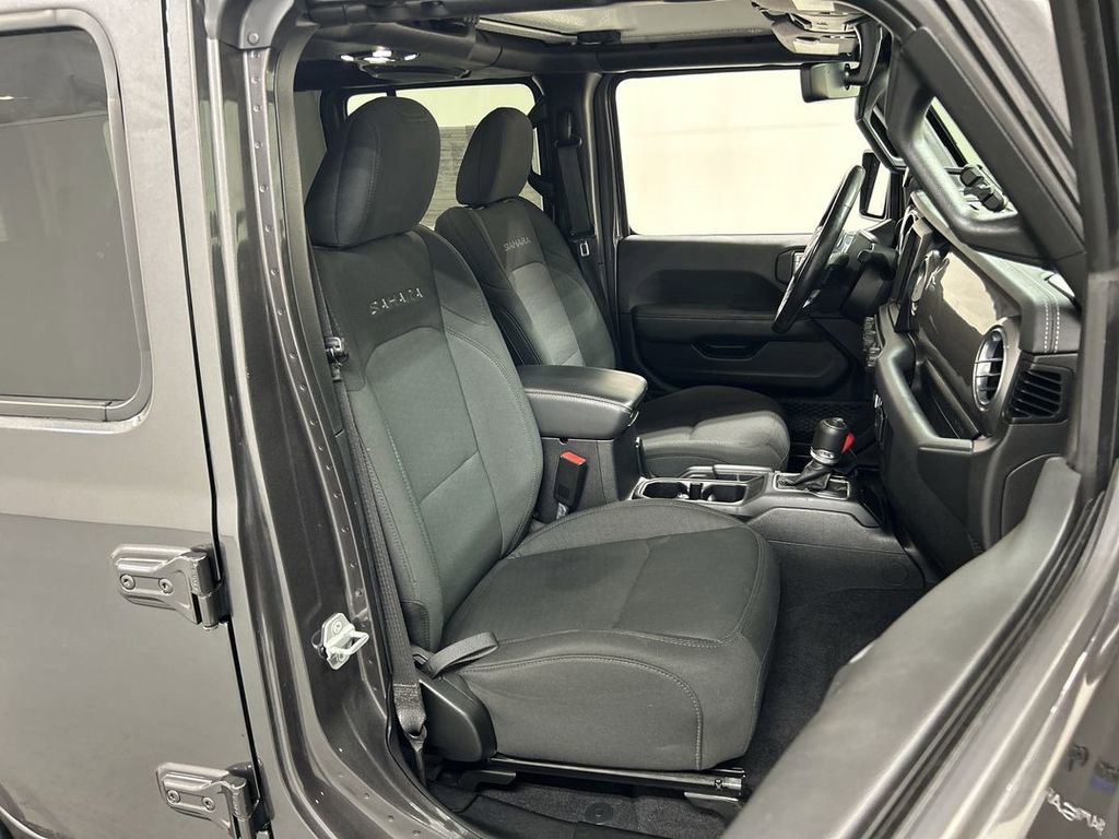 Used 2020 Jeep Wrangler Unlimited Sahara image 23