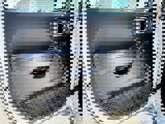 Used 2018 Jeep Wrangler Unlimited Rubicon w/ Dual Top Group AWD/4WD image 9