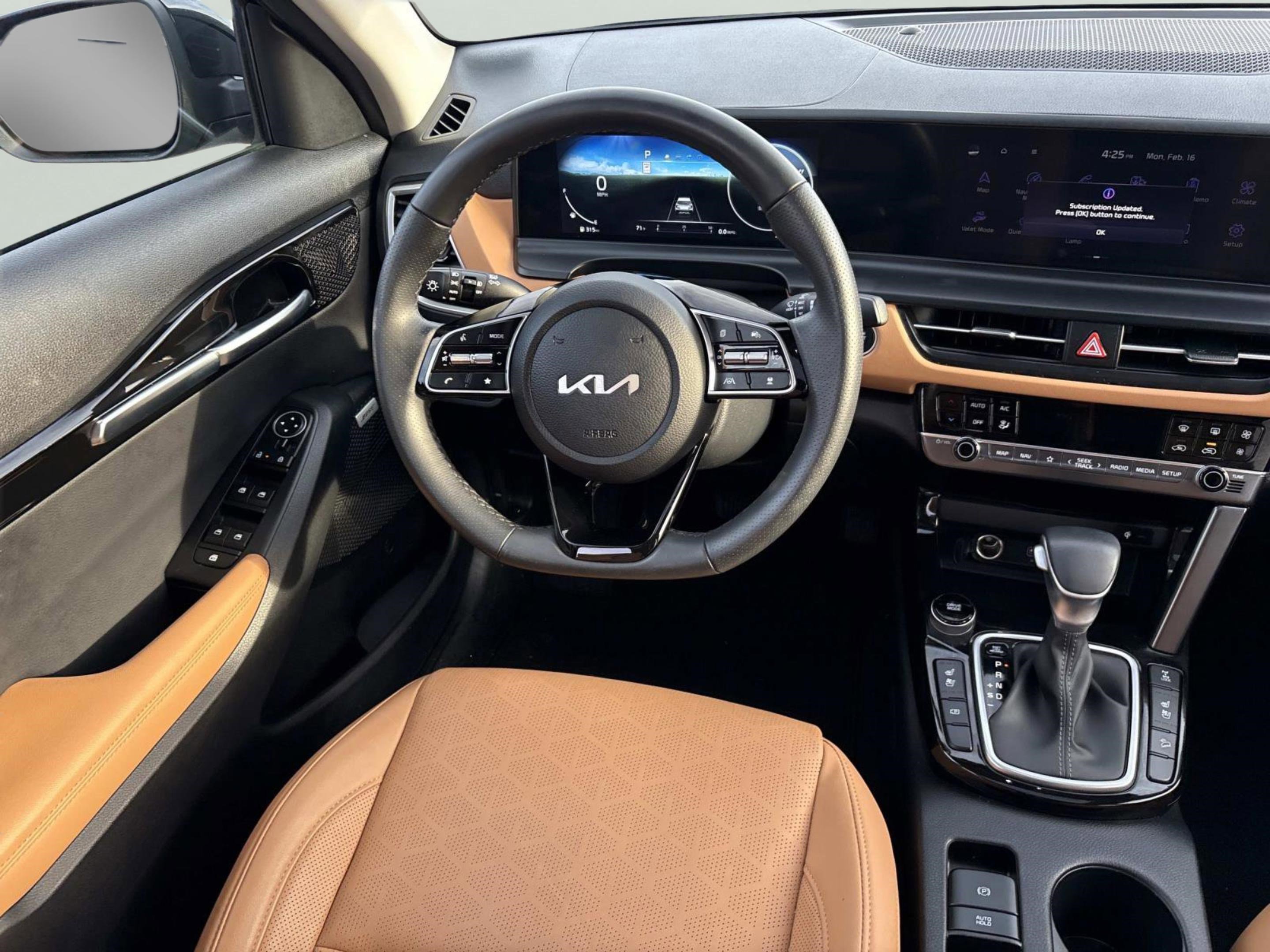 Used 2024 Kia Seltos SX w/ SX Sunroof Package image 13