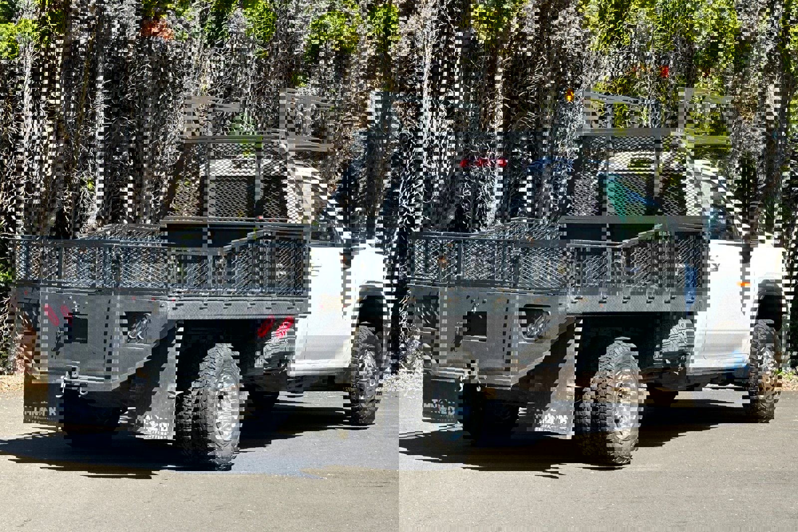 Used 2024 GMC Sierra 3500 SLE w/ SLE Convenience Package image 4