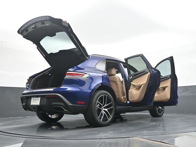 Certified 2023 Porsche Macan AWD/4WD image 26