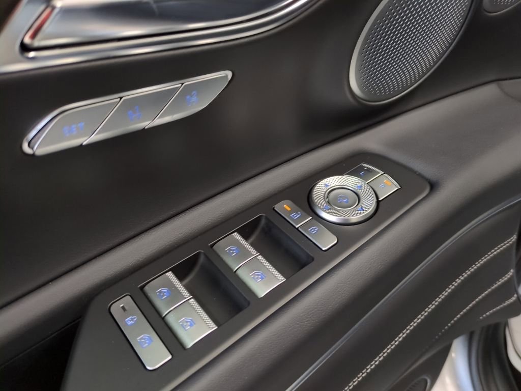 Used 2025 Genesis GV80 2.5T Advanced image 17