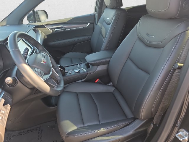 Certified 2024 Cadillac XT5 Luxury w/ LPO, Floor Liner Package AWD/4WD image 15