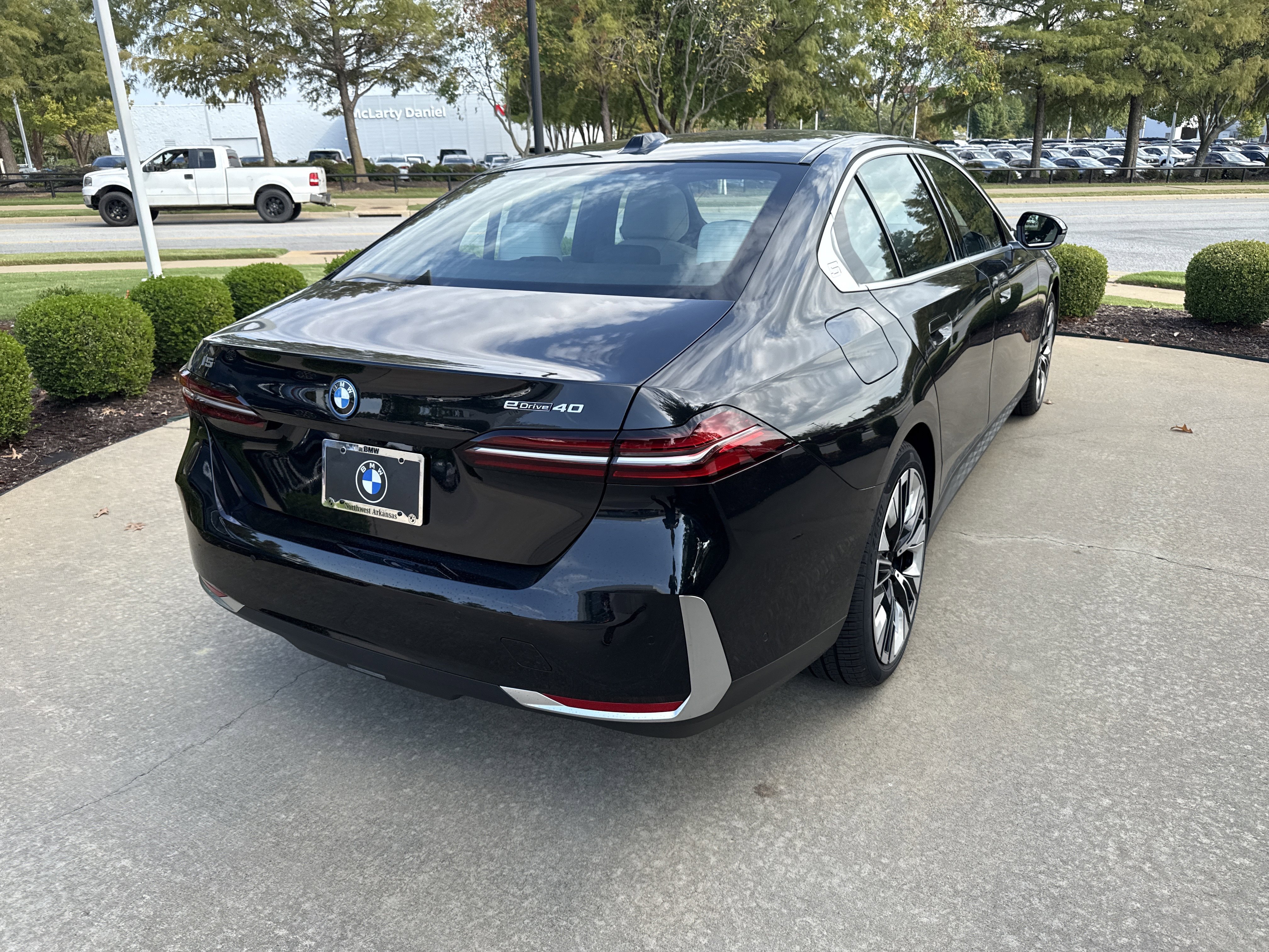 New 2026 BMW i5 eDrive40 image 5