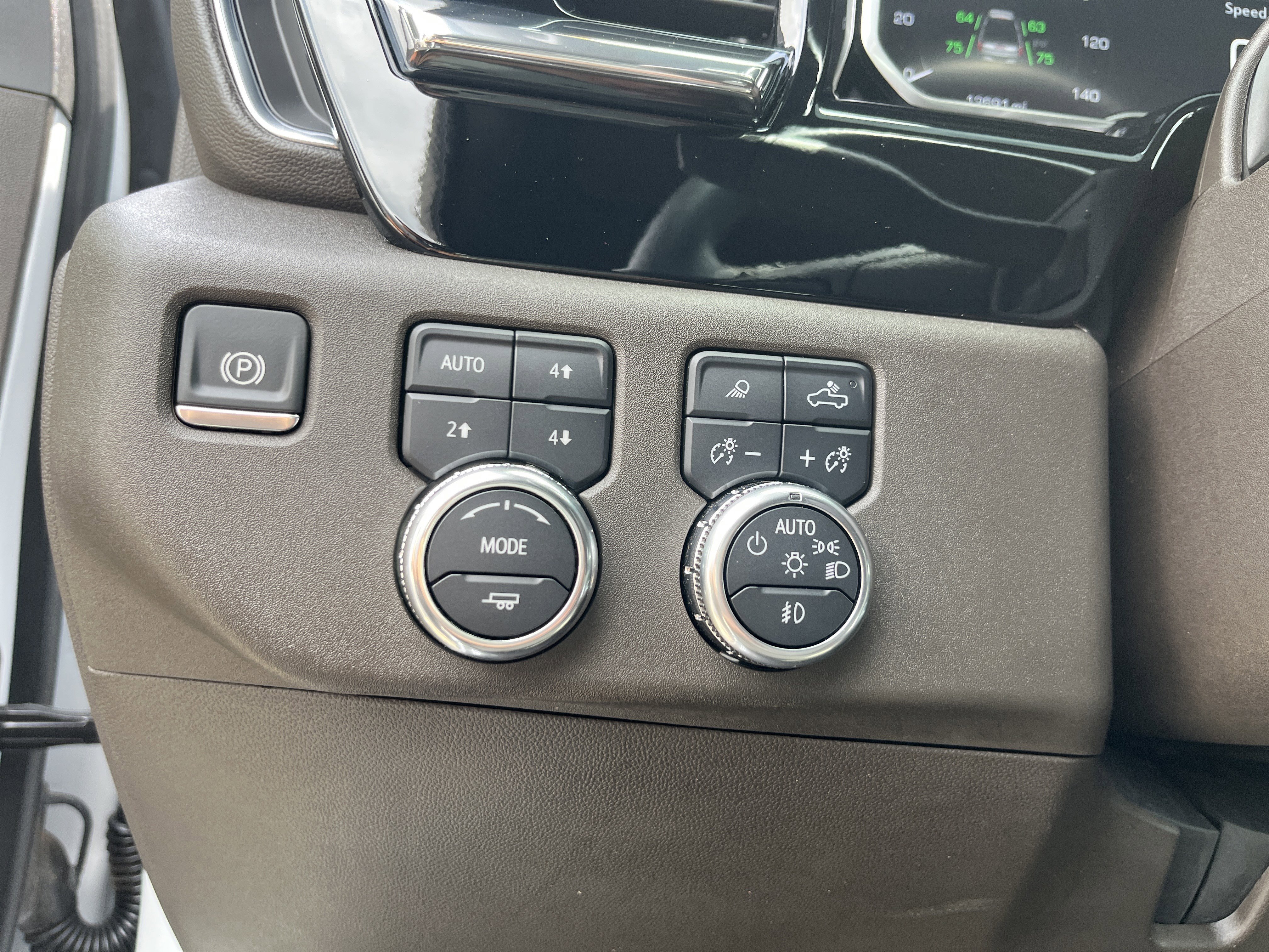 Used 2024 GMC Sierra 2500 SLT w/ SLT Premium Package image 28