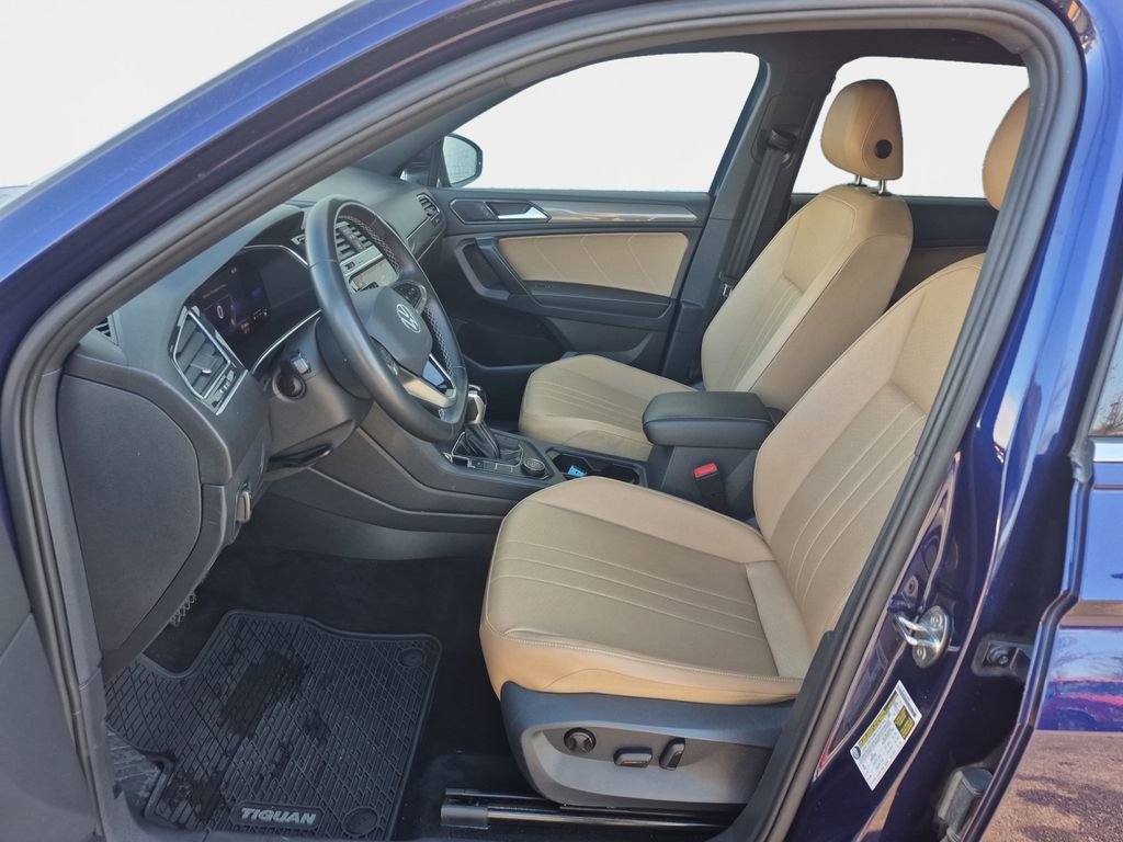 Used 2022 Volkswagen Tiguan SE AWD/4WD image 12