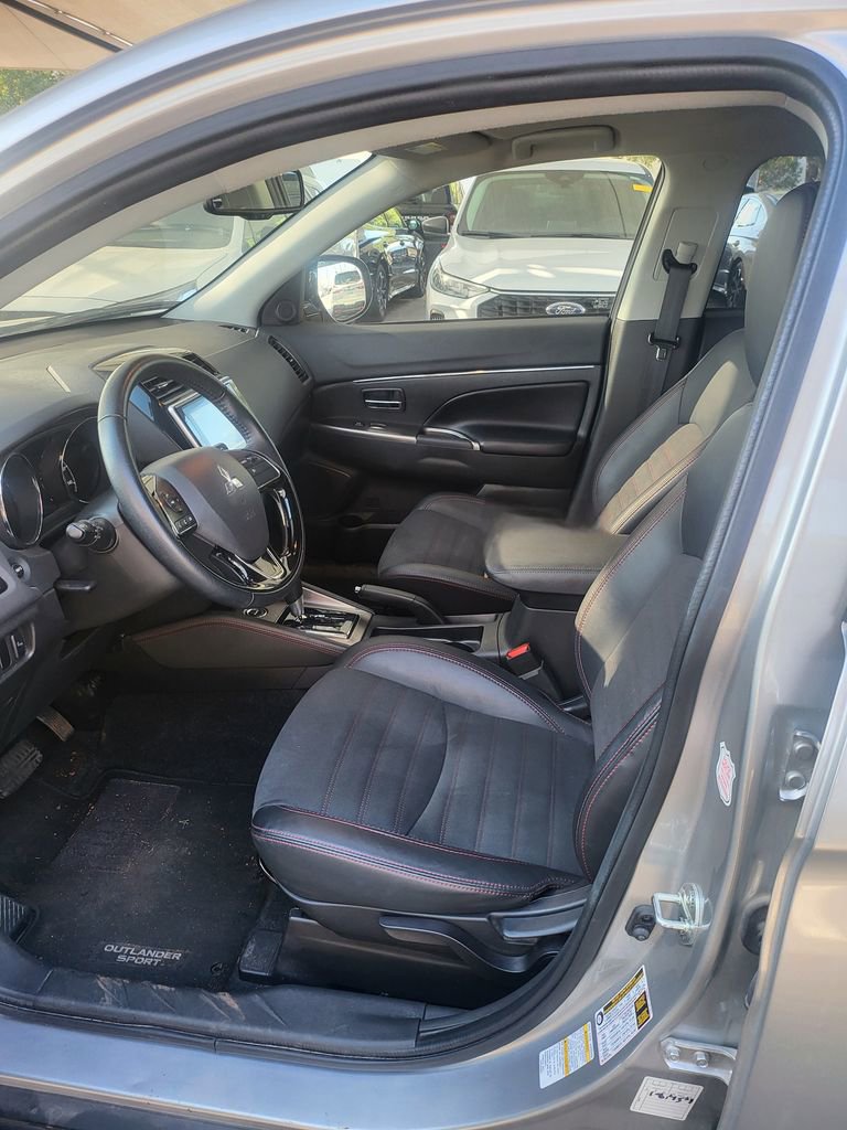 Used 2025 Mitsubishi Outlander Sport SE AWD/4WD image 3
