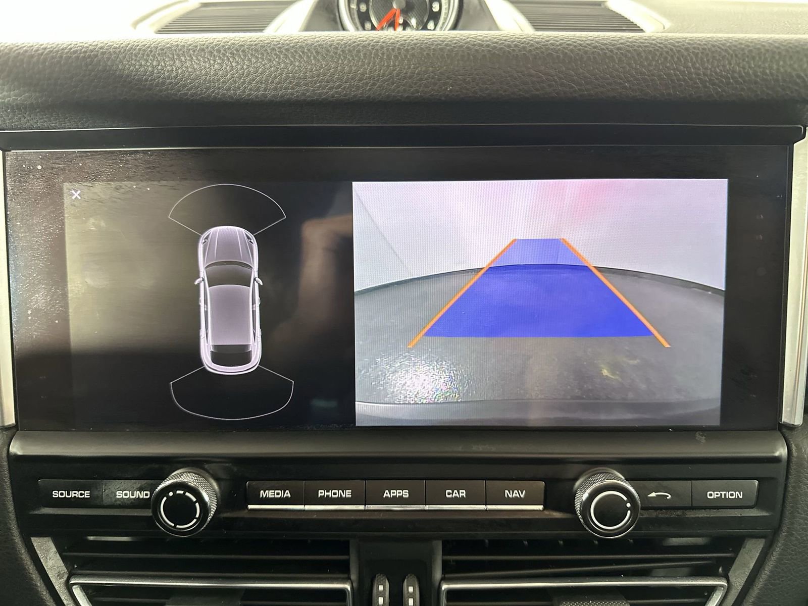 Used 2020 Porsche Macan AWD/4WD image 17