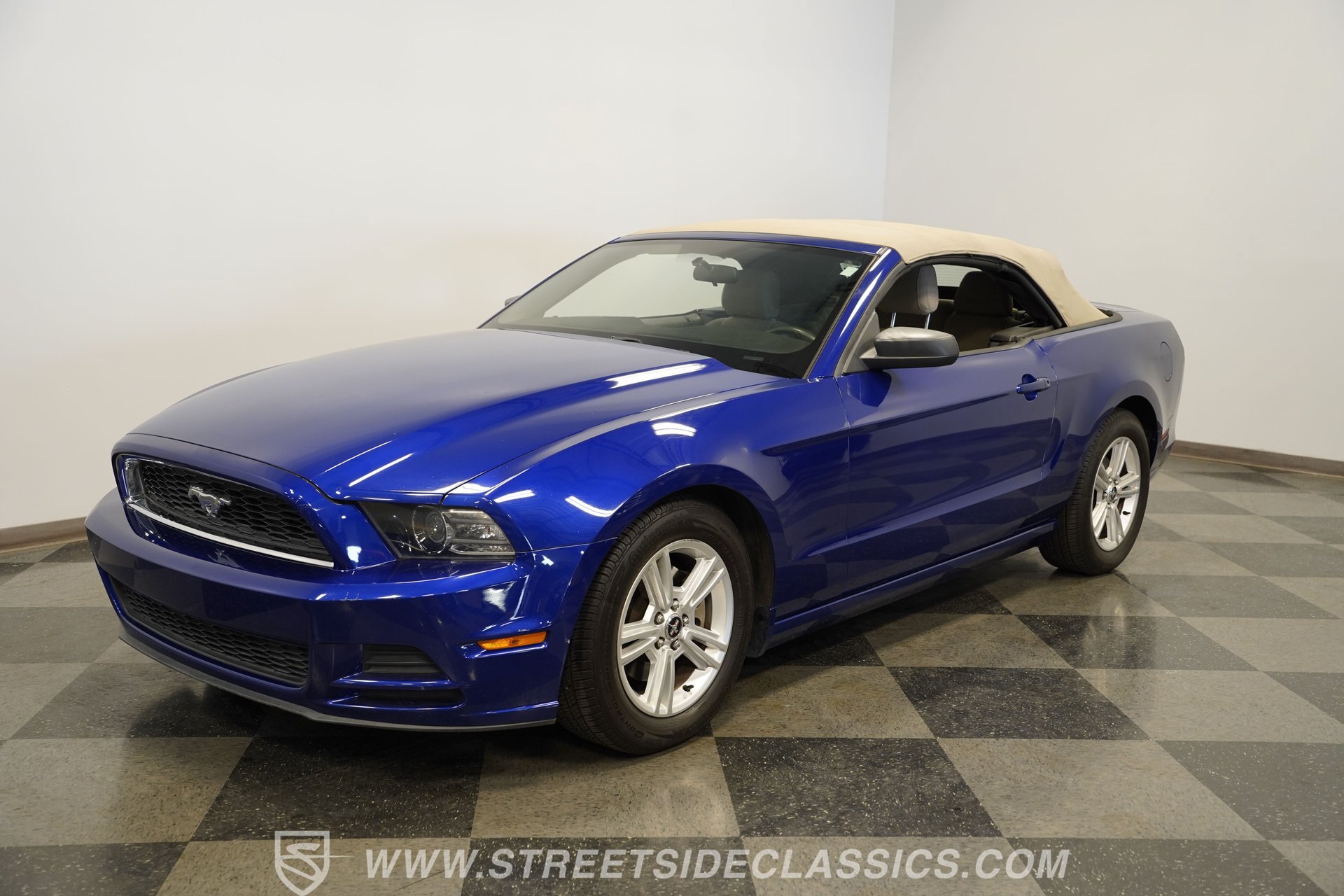 Used 2014 Ford Mustang Convertible RWD image 38