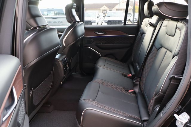New 2025 Jeep Grand Cherokee Summit w/ Obsidian Package image 40