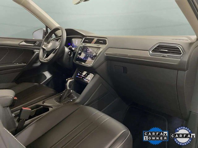 Used 2023 Volkswagen Tiguan SE w/ Panoramic Sunroof Package image 24