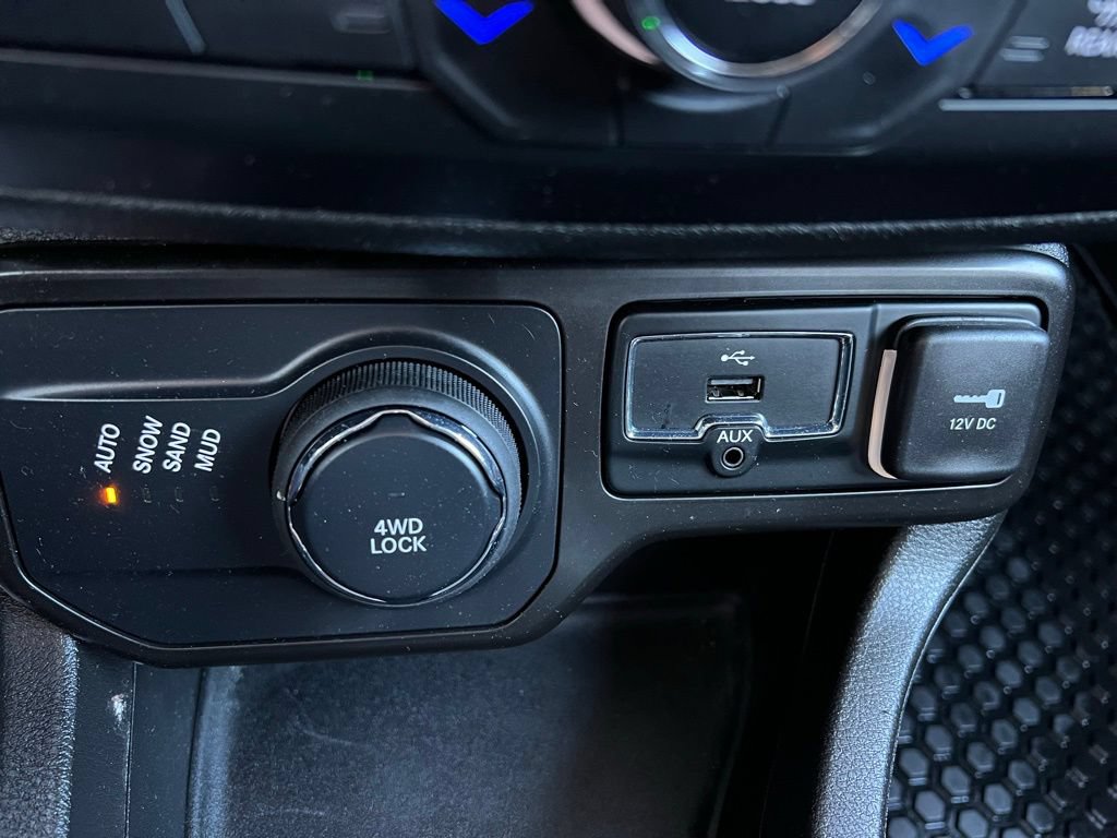 Used 2022 Jeep Renegade Latitude AWD/4WD image 37