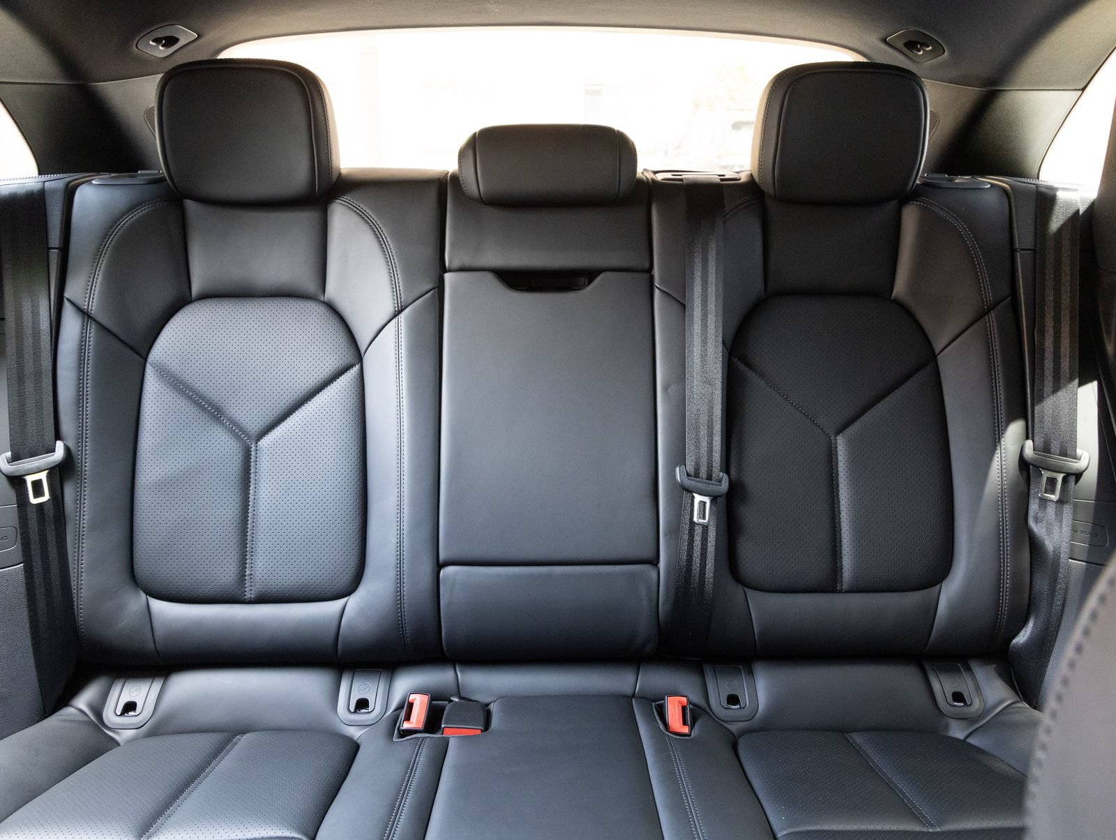 Certified 2026 Porsche Macan AWD/4WD image 28