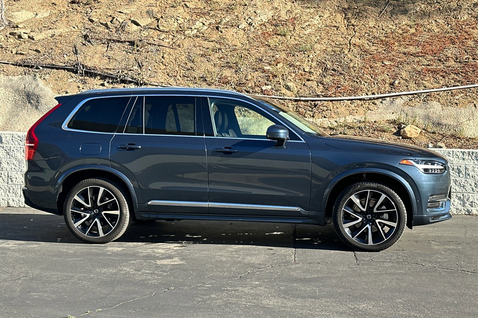 Certified 2023 Volvo XC90 B5 Plus AWD/4WD image 3