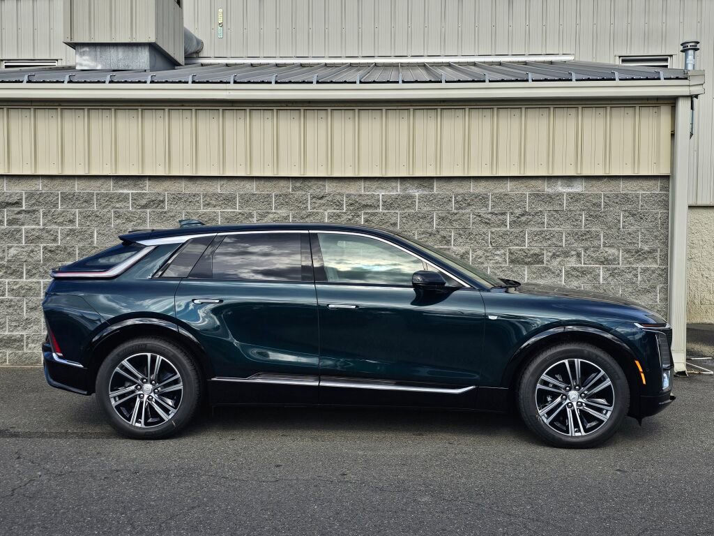 New 2026 Cadillac Lyriq Luxury image 11