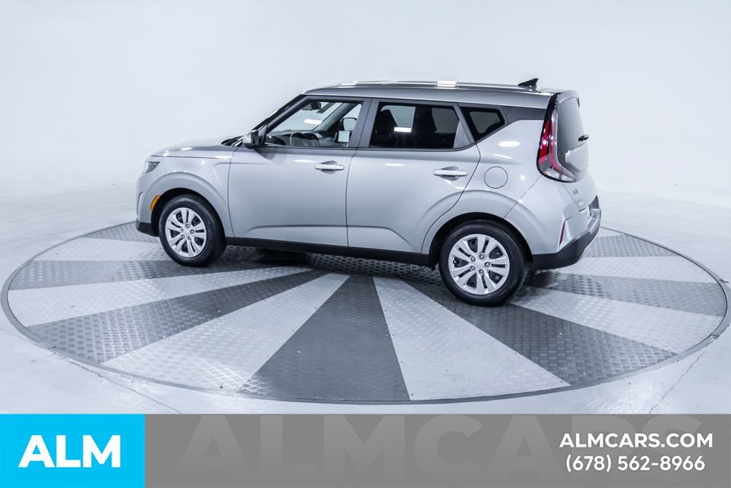 Used 2025 Kia Soul LX FWD image 5