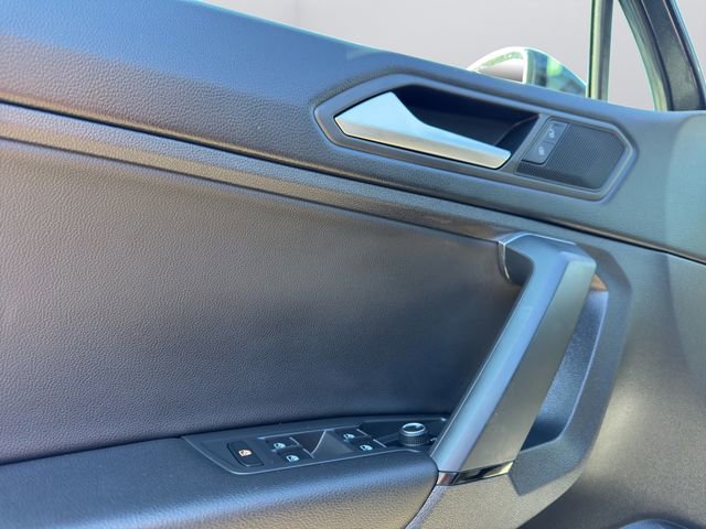 Used 2019 Volkswagen Tiguan SE w/ Panoramic Sunroof Package image 32