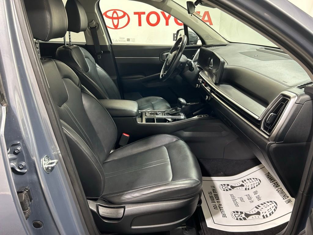 Used 2024 Kia Sorento S image 11