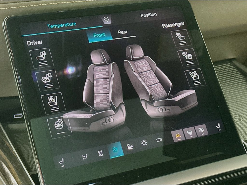 New 2026 Cadillac Escalade Luxury w/ LPO, Radiant Package AWD/4WD image 25