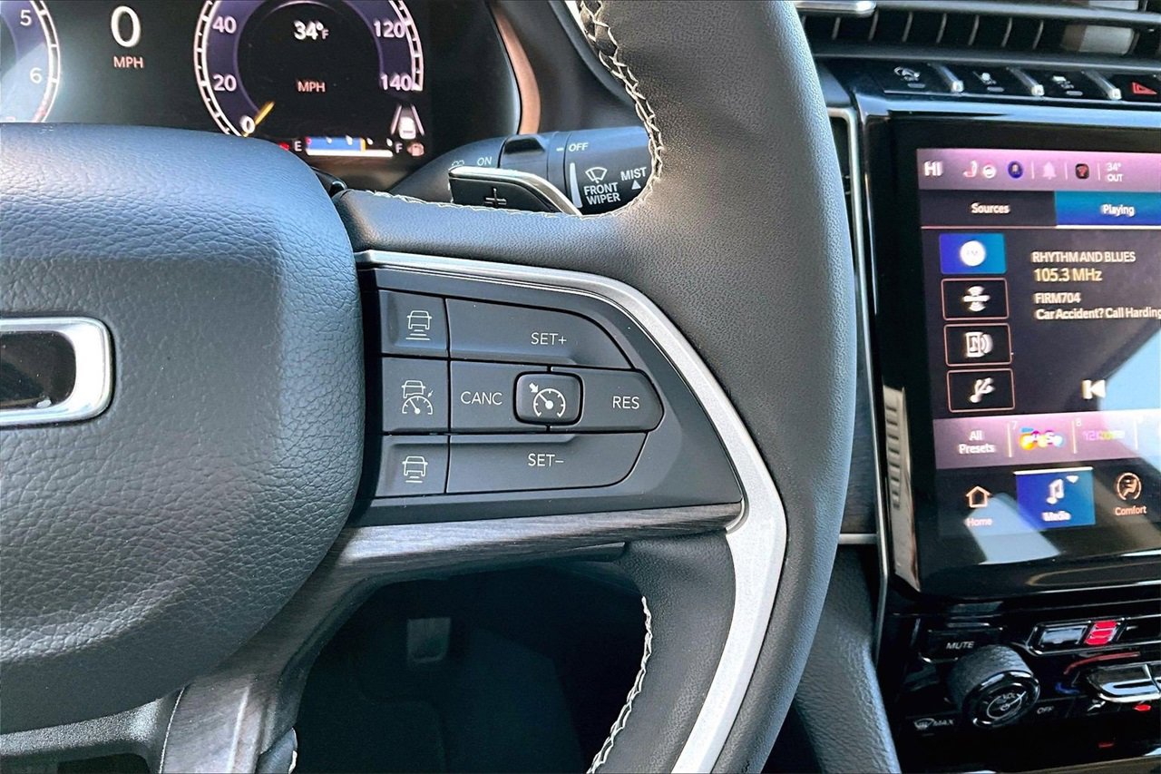 Used 2023 Jeep Grand Cherokee Limited image 29