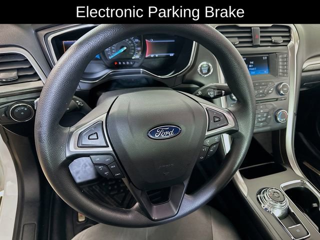 Used 2017 Ford Fusion SE FWD image 11