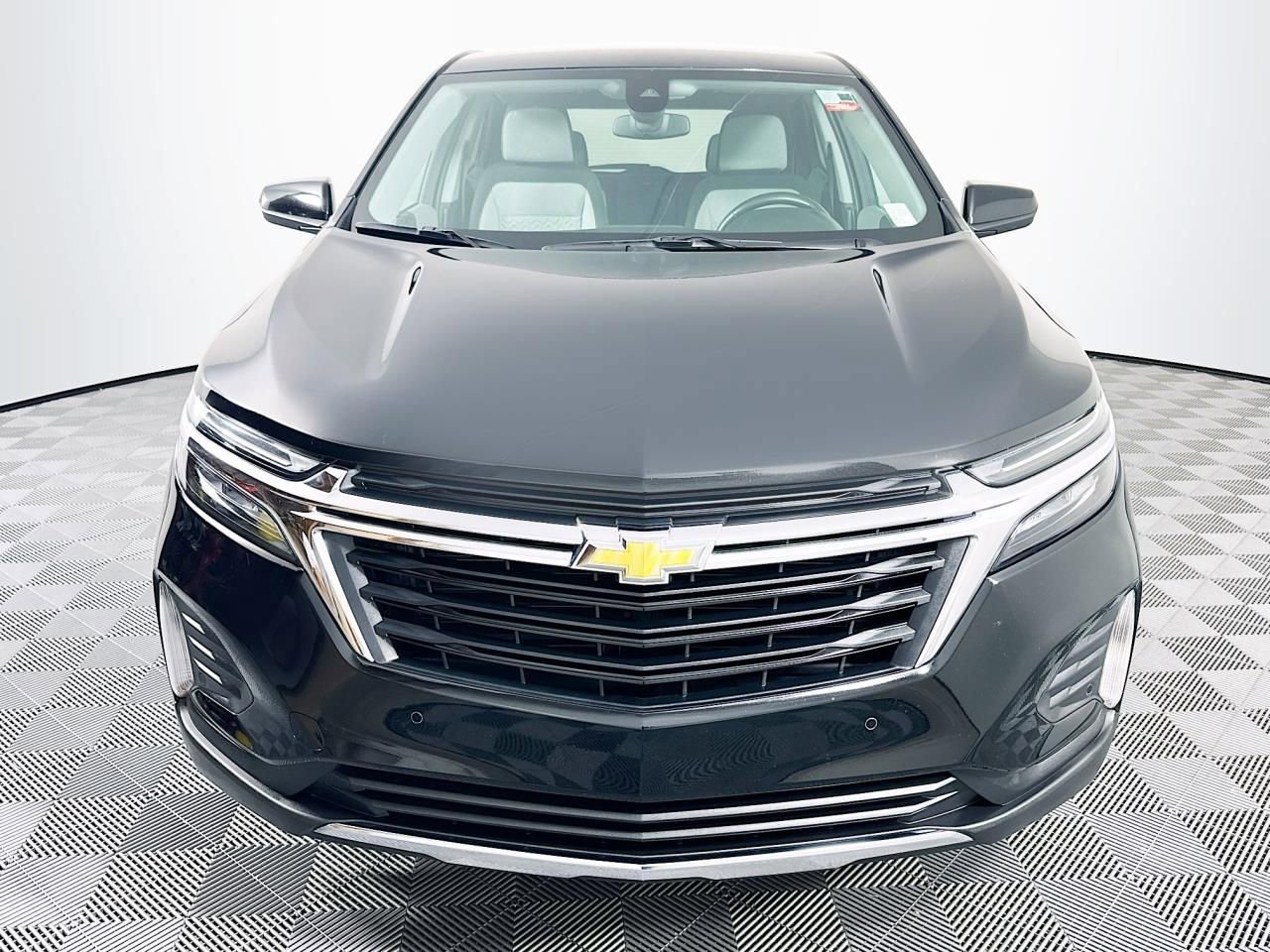 Used 2024 Chevrolet Equinox LT image 2