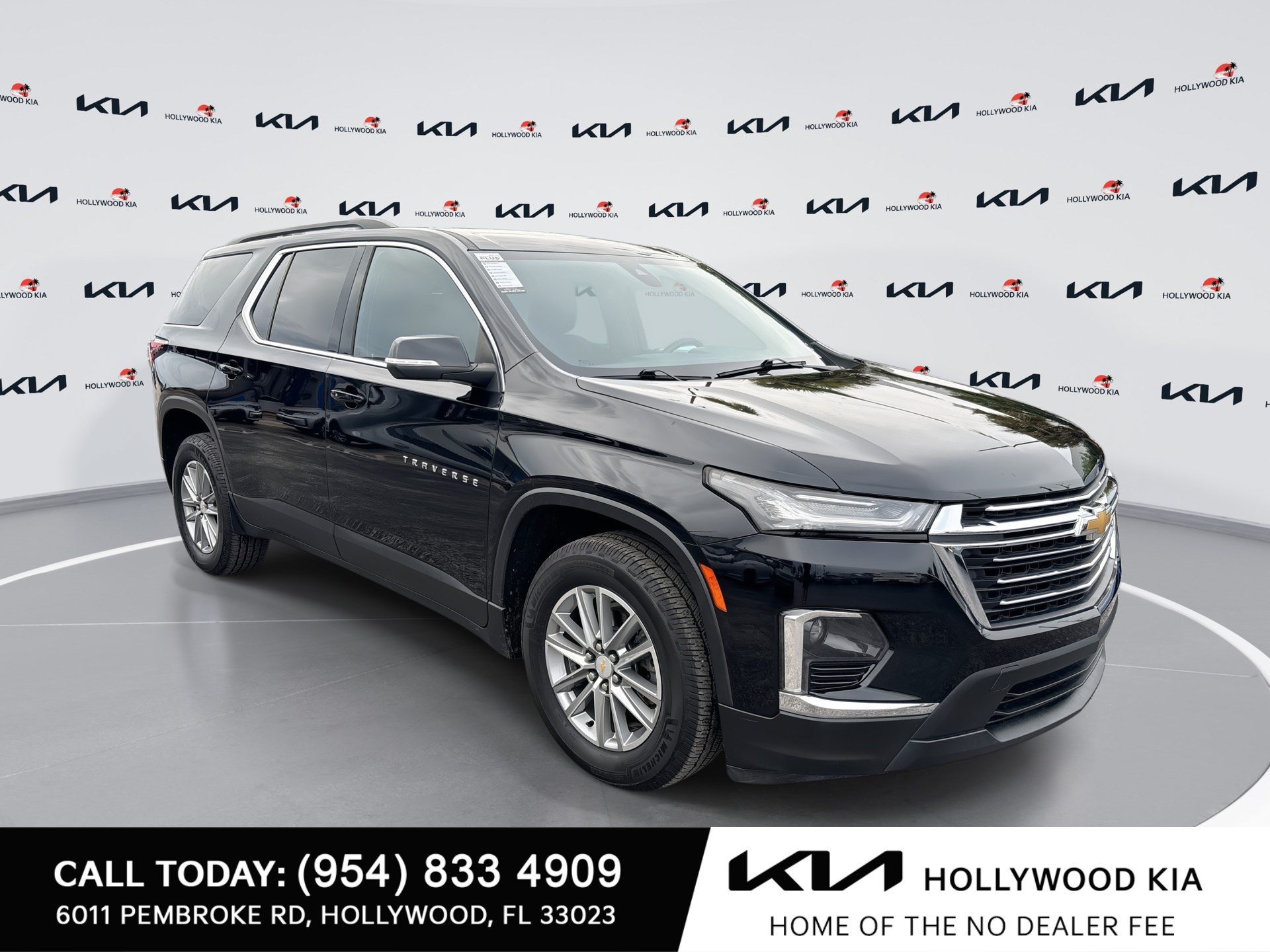 Used 2023 Chevrolet Traverse LT w/ LPO, Cargo Package AWD/4WD image 1