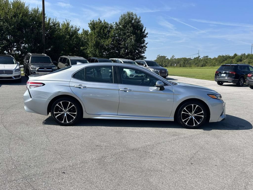 Used 2020 Toyota Camry SE FWD image 8