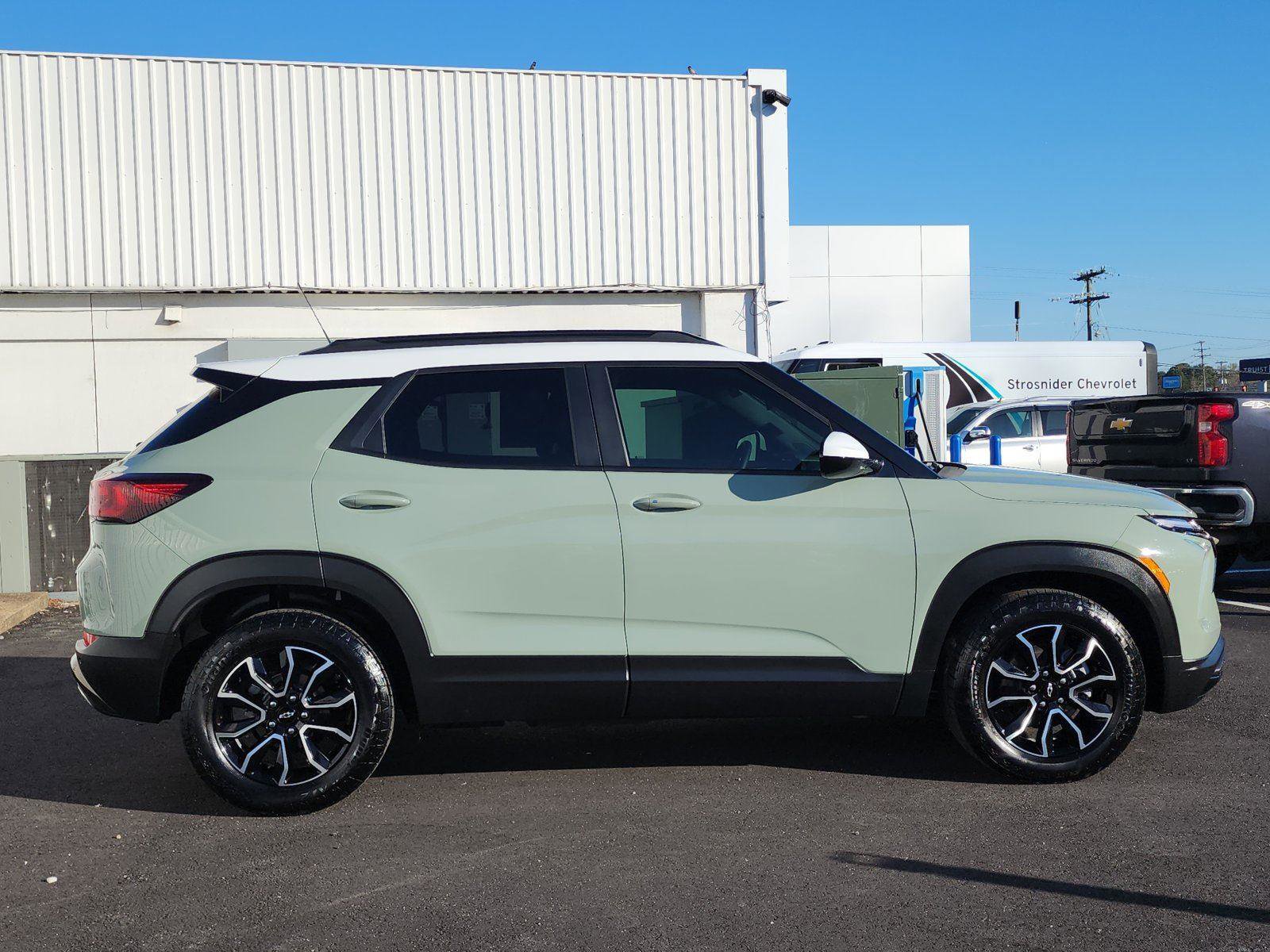 Used 2025 Chevrolet TrailBlazer ACTIV w/ Convenience Package FWD image 6