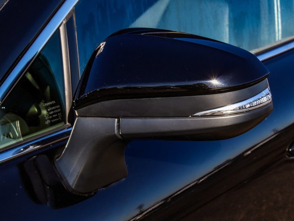 Used 2023 Toyota Venza XLE image 45