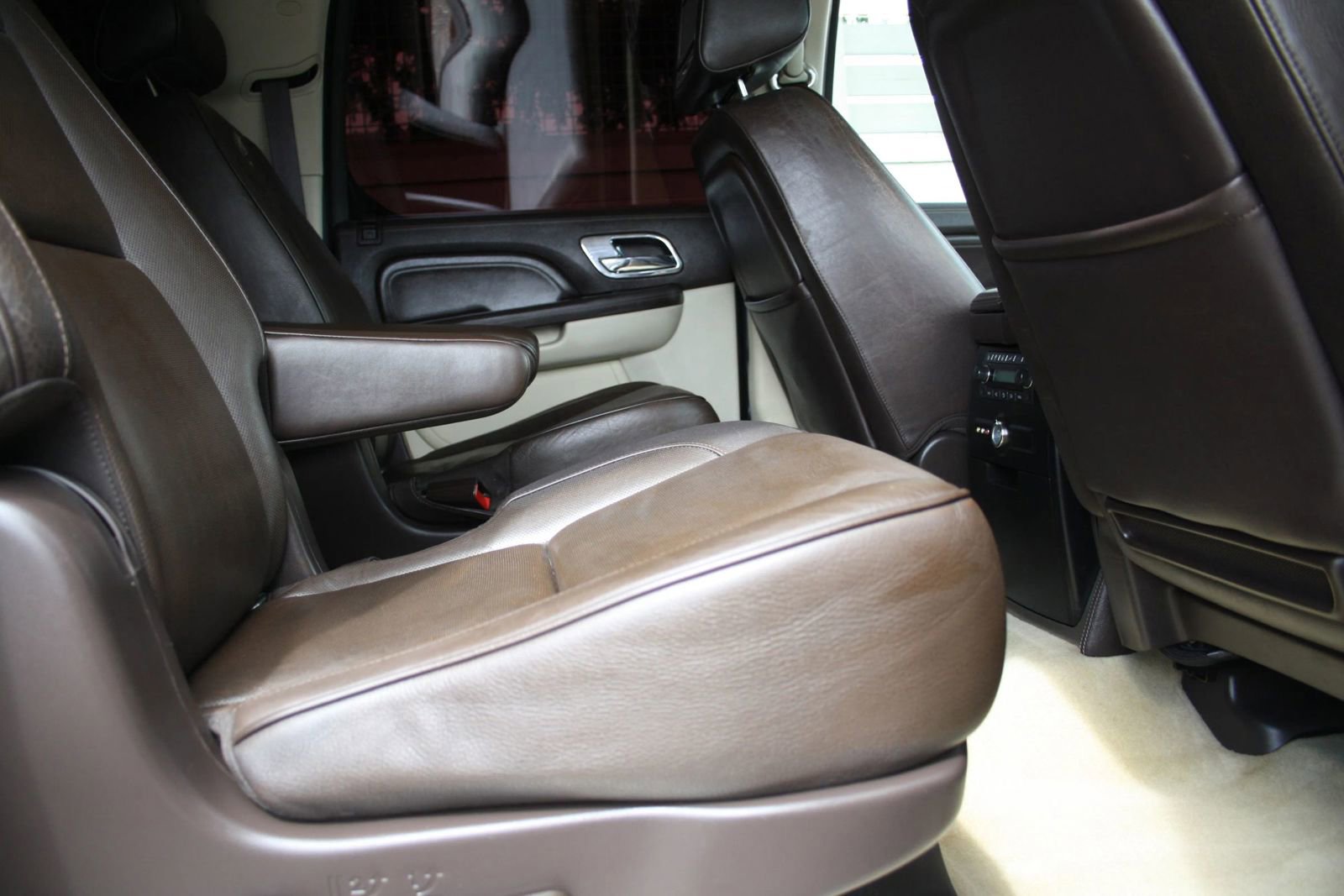 Used 2010 Cadillac Escalade ESV Platinum image 11