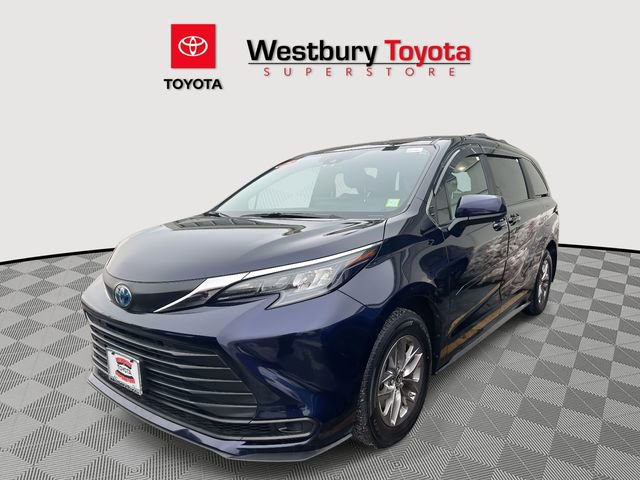 Certified 2025 Toyota Sienna LE w/ LE Plus Package AWD/4WD image 3