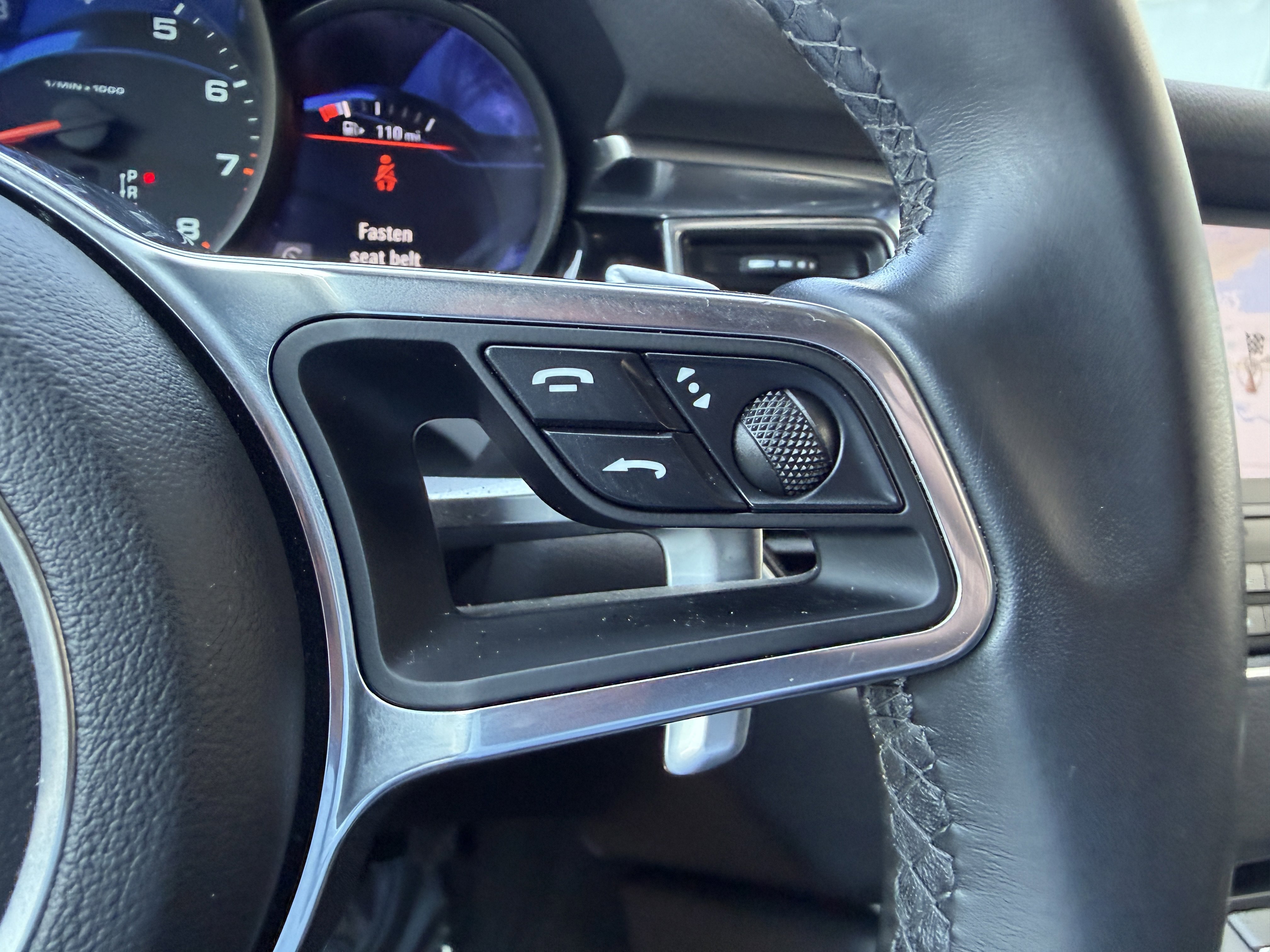 Certified 2018 Porsche Macan AWD/4WD image 33