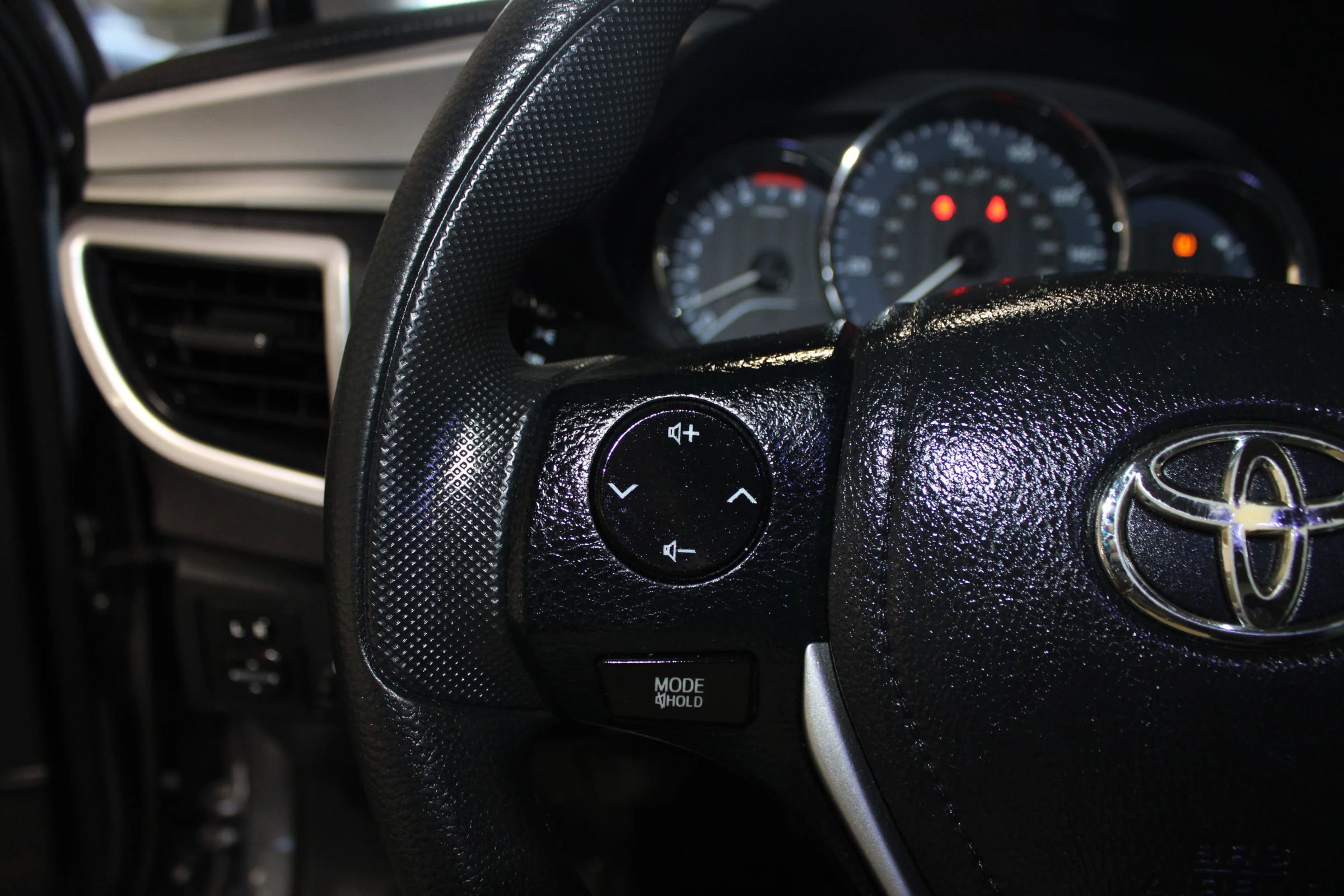 Used 2015 Toyota Corolla L FWD image 14