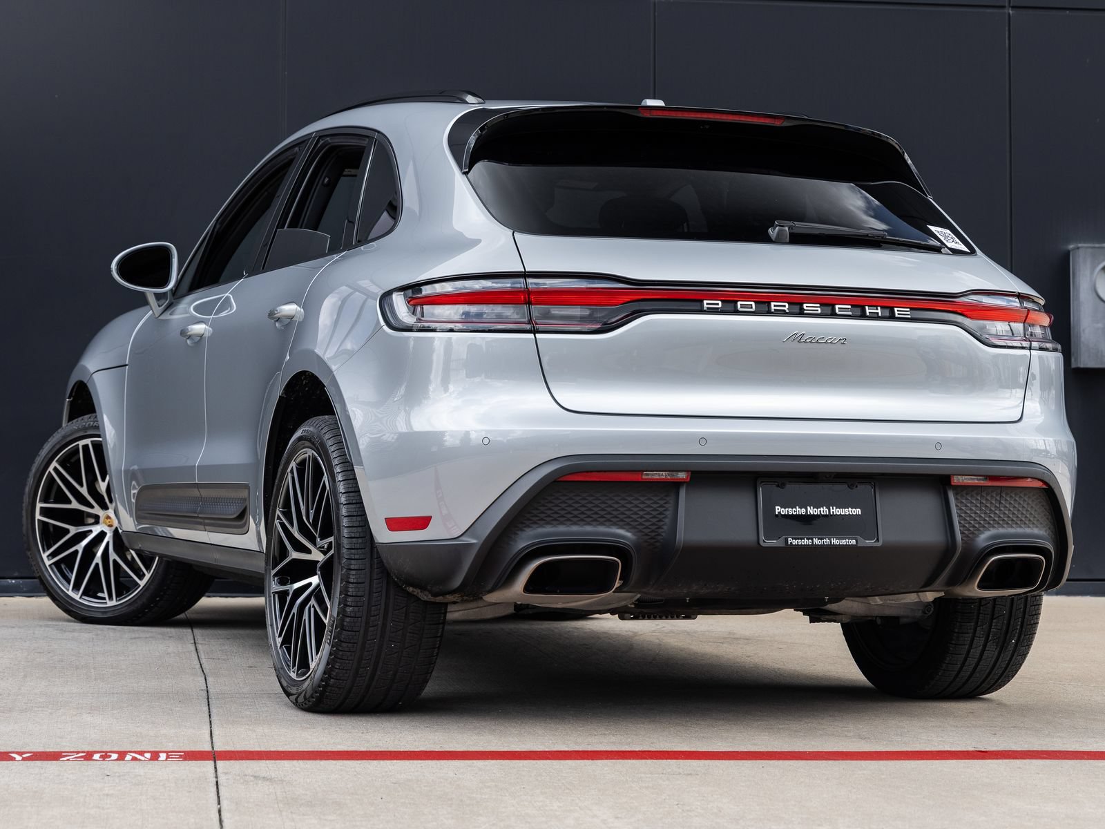 Certified 2026 Porsche Macan AWD/4WD image 3
