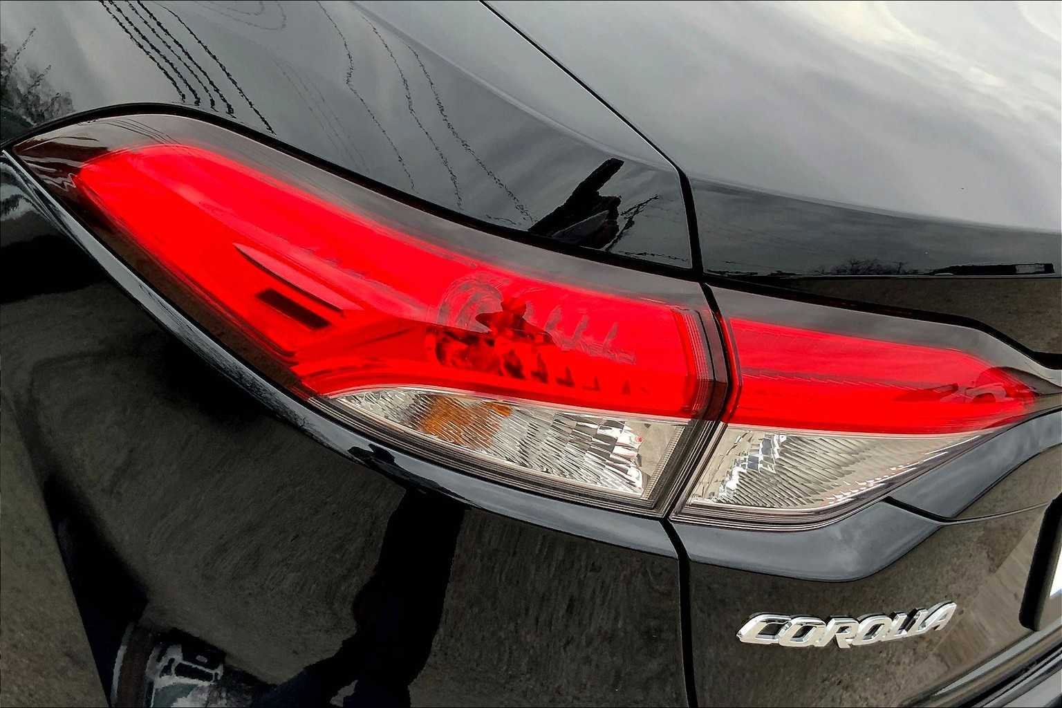 Used 2024 Toyota Corolla LE FWD image 28