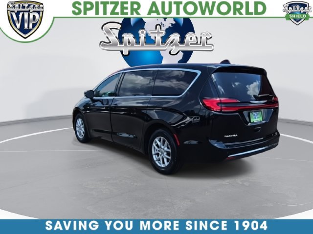 Used 2025 Chrysler Pacifica Select FWD image 6