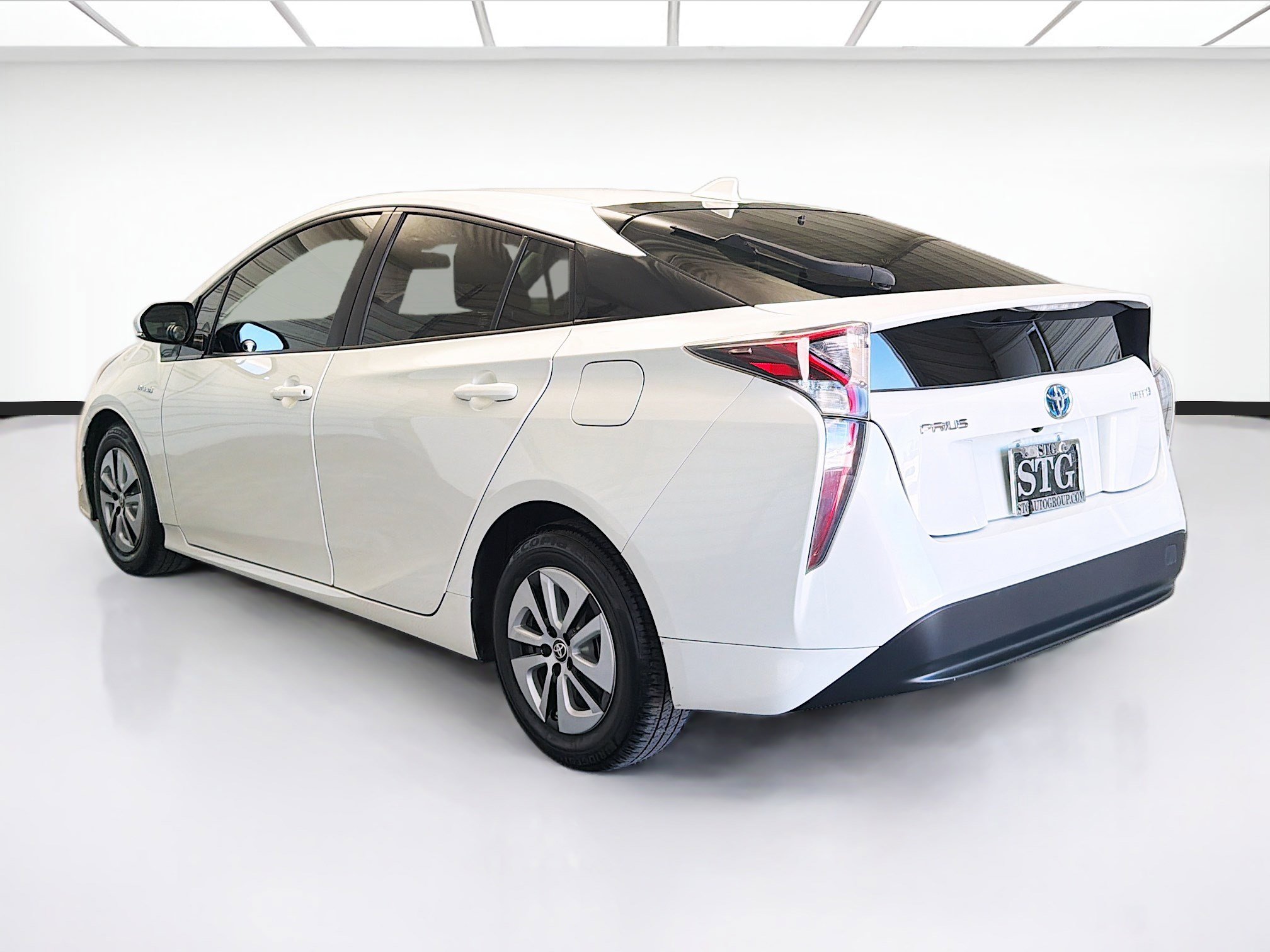 Used 2017 Toyota Prius Three w/ Carpet Mat Package image 6