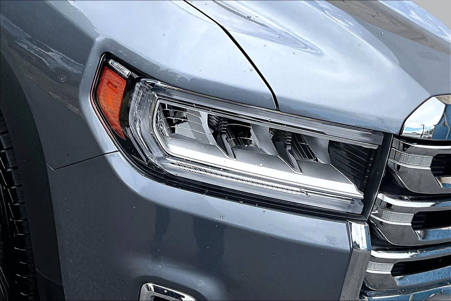 Used 2021 GMC Acadia SLT w/ LPO, Floor Liner Package FWD image 28