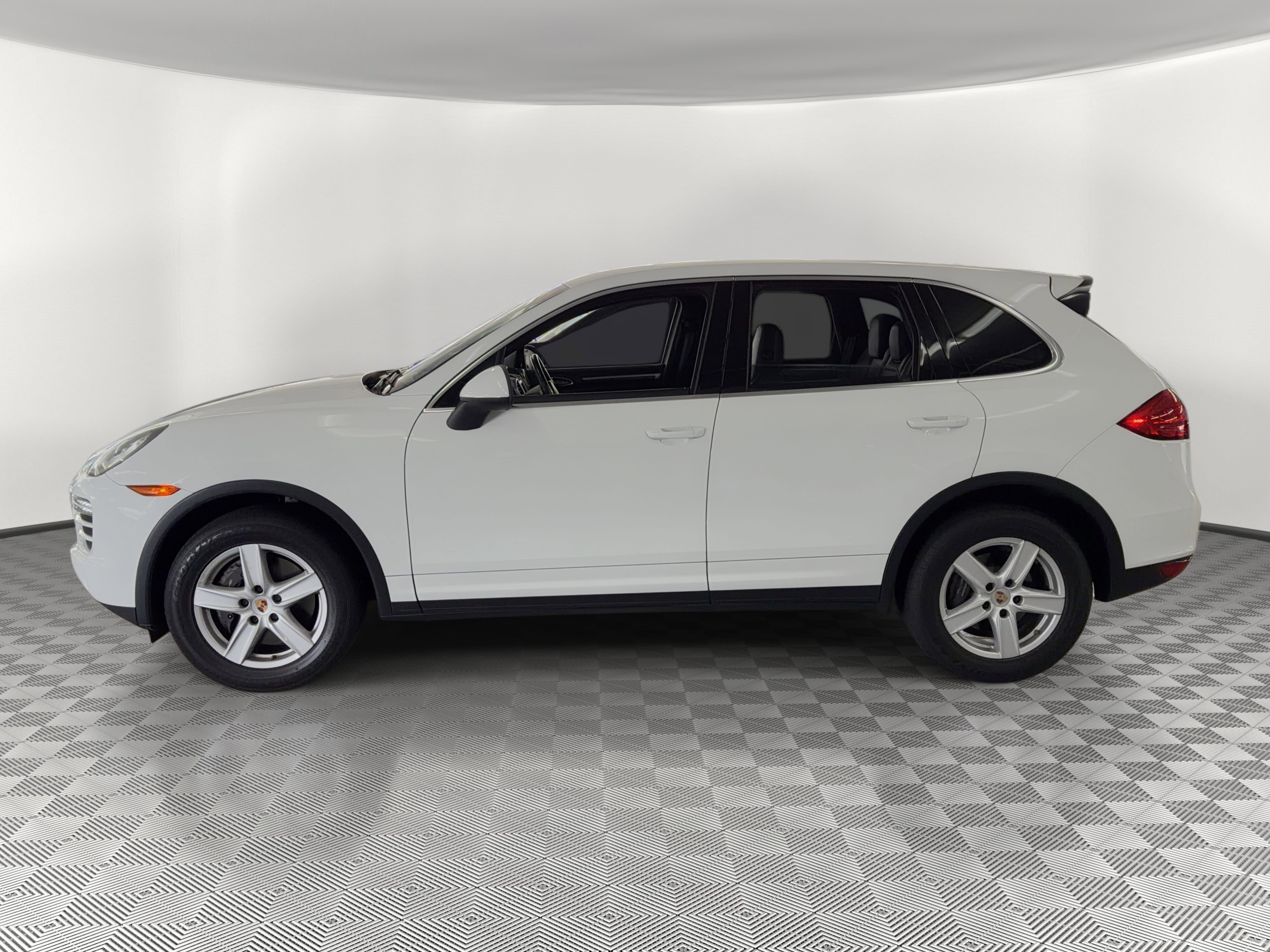 Used 2012 Porsche Cayenne AWD/4WD image 2