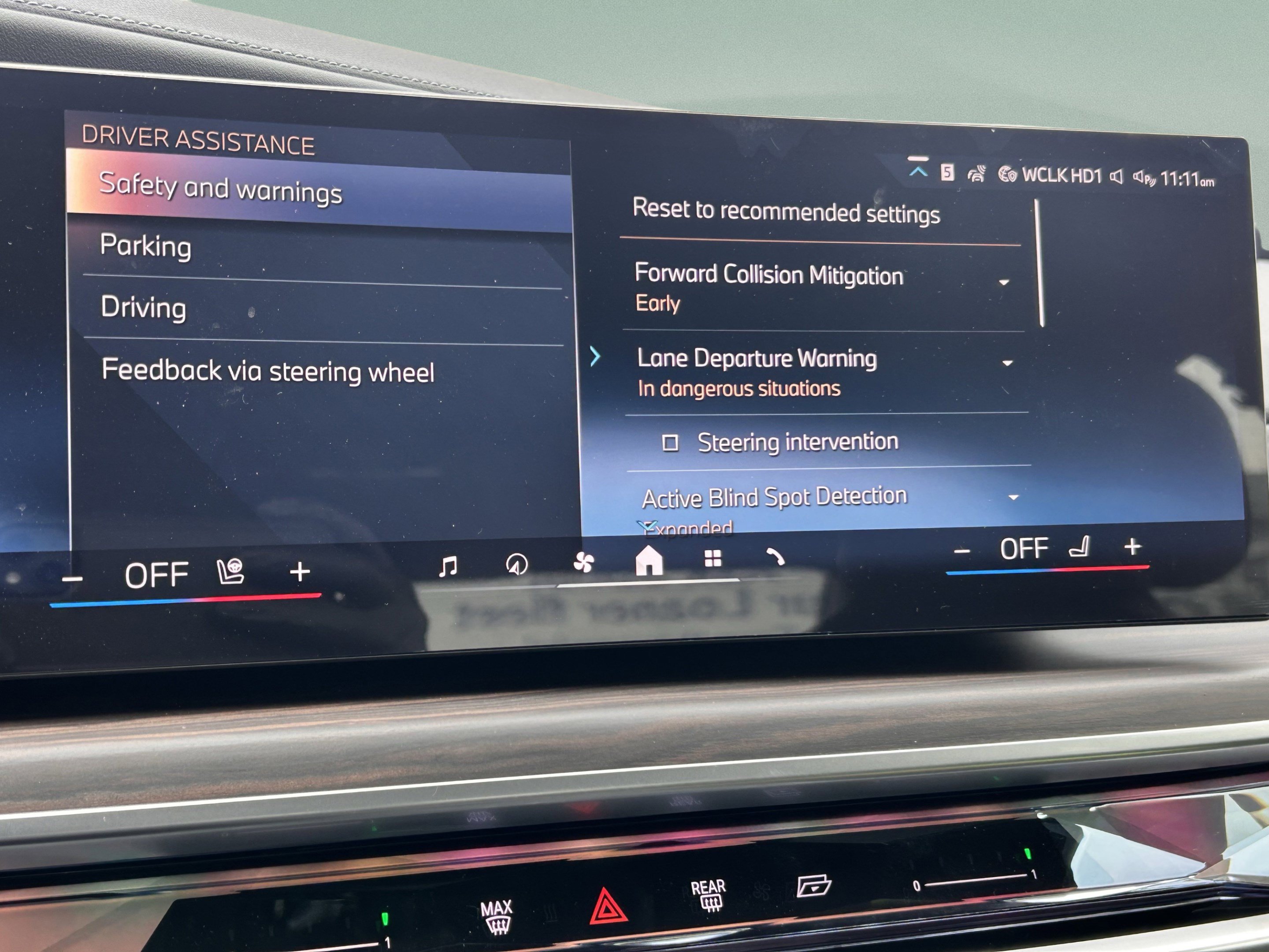Used 2026 BMW 750e xDrive AWD/4WD image 27
