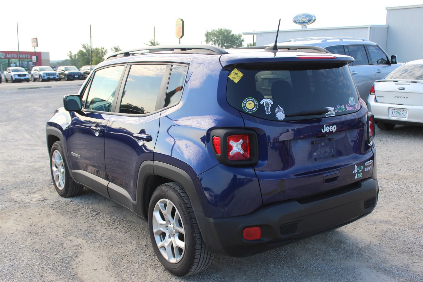 Used 2018 Jeep Renegade Latitude FWD image 4