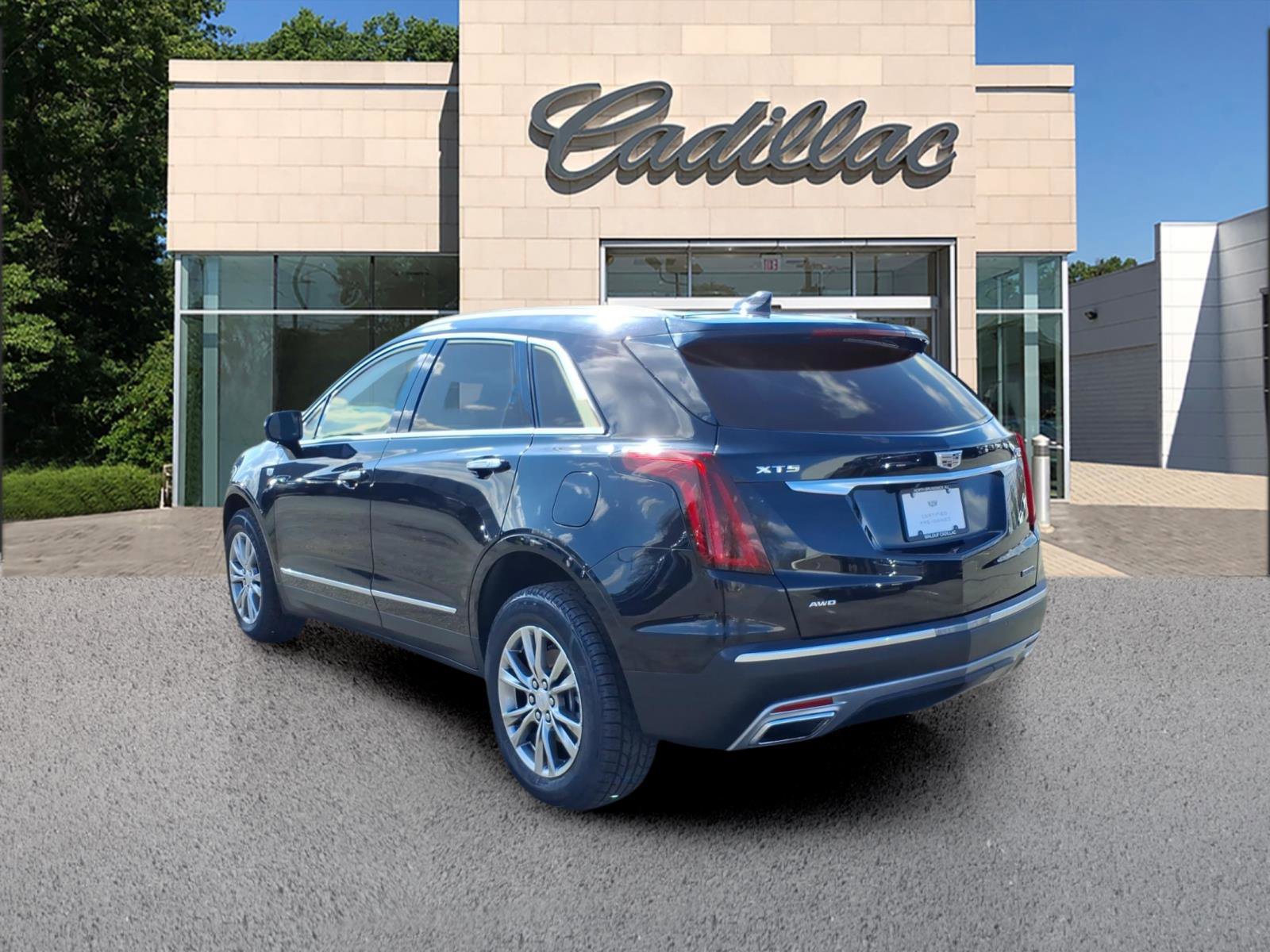 Certified 2022 Cadillac XT5 Premium Luxury AWD/4WD image 3
