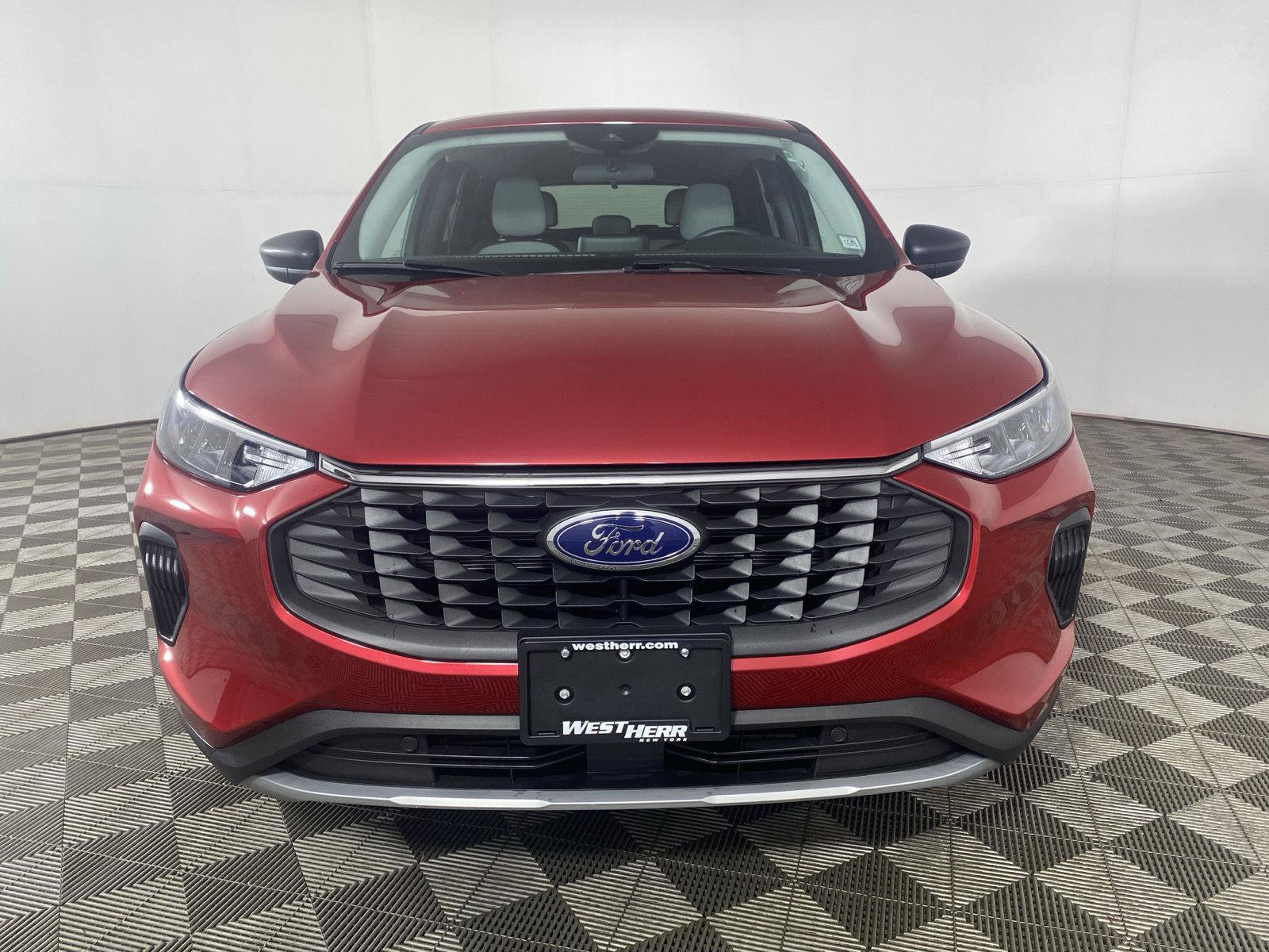 Used 2023 Ford Escape Active AWD/4WD image 2