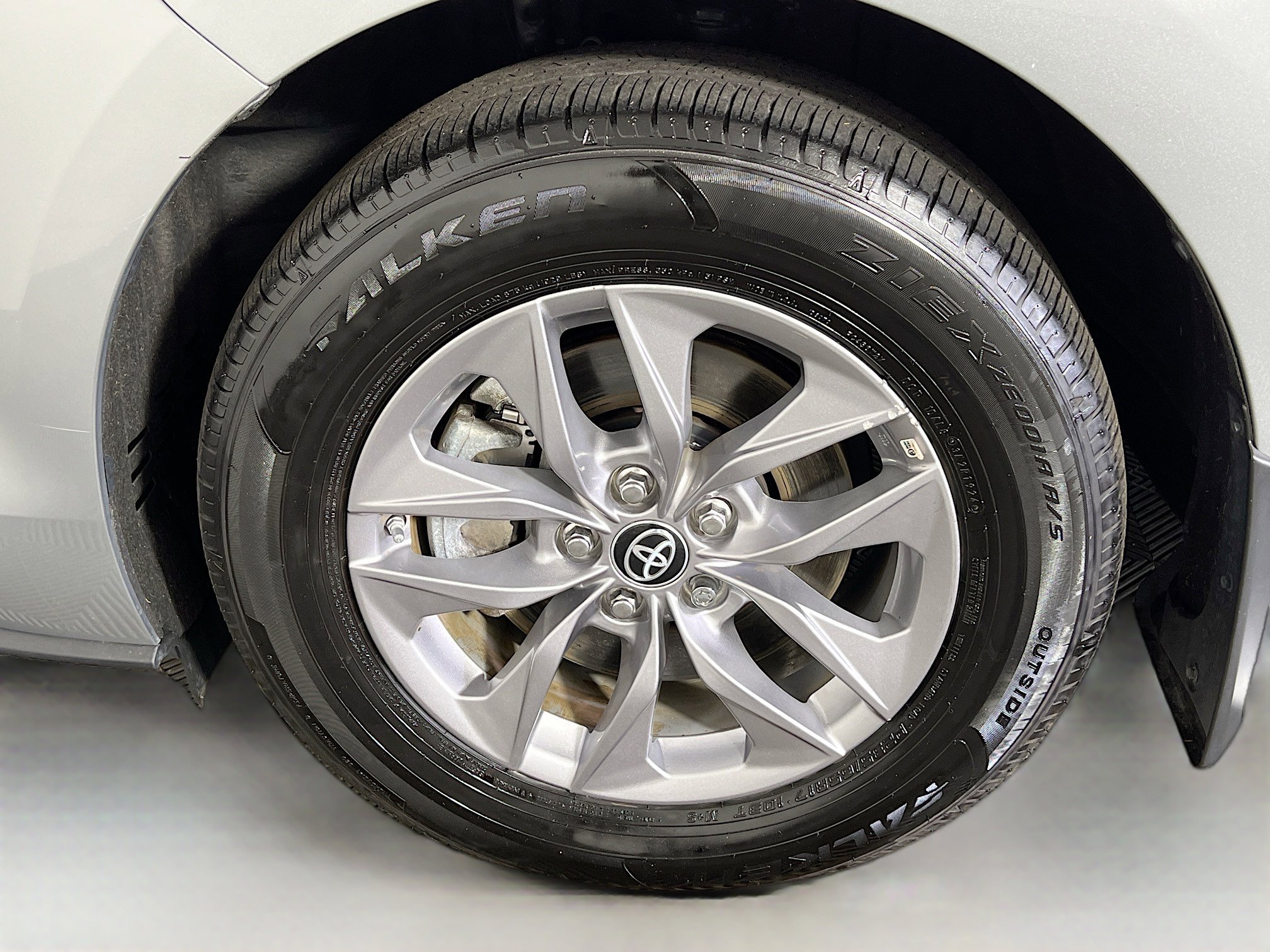 Certified 2024 Toyota Sienna LE w/ LE Plus Package image 26