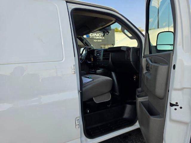 Used 2020 Chevrolet Express 2500 w/ Driver Convenience Package RWD image 26