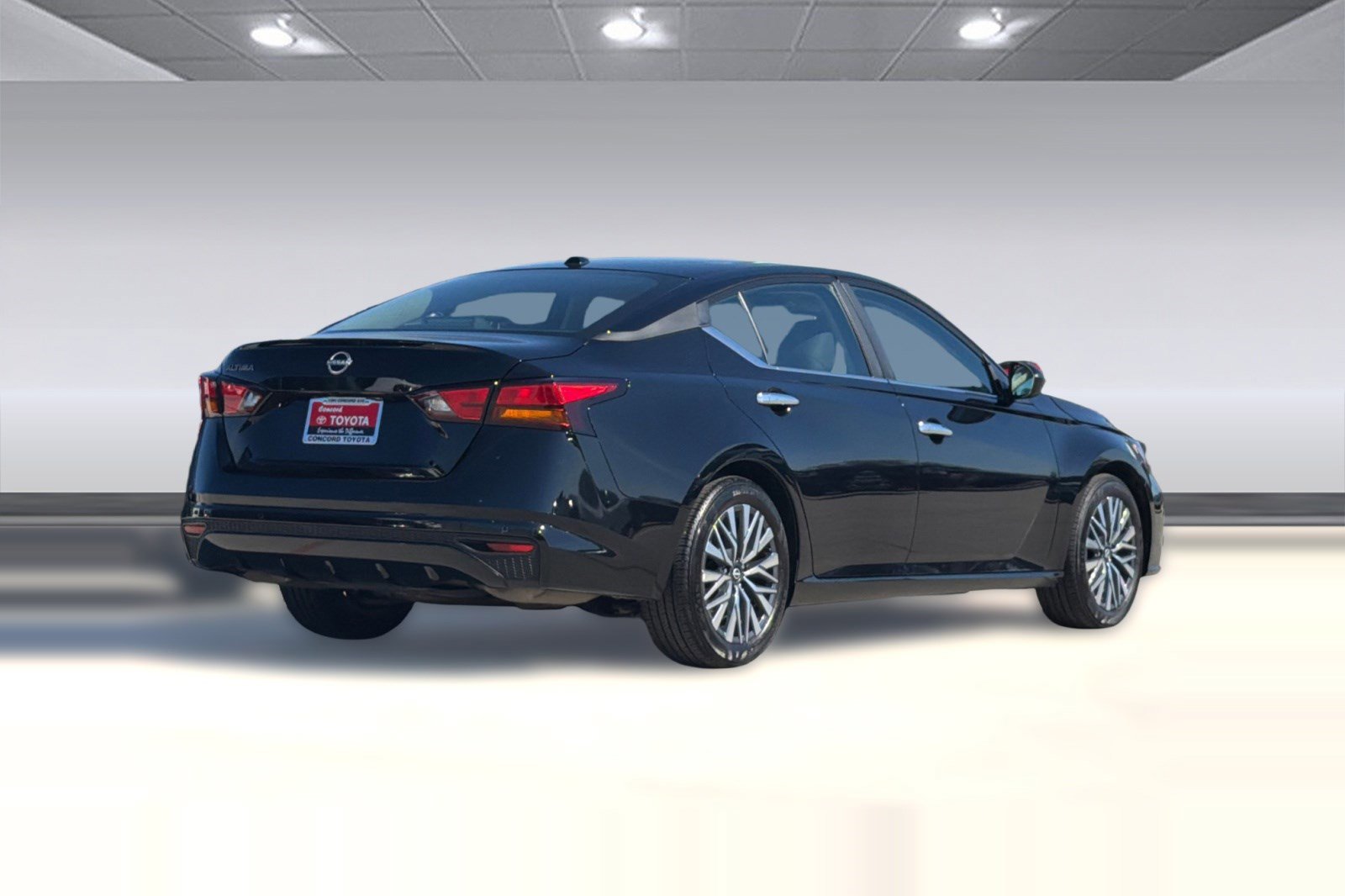 Used 2025 Nissan Altima 2.5 SV image 3