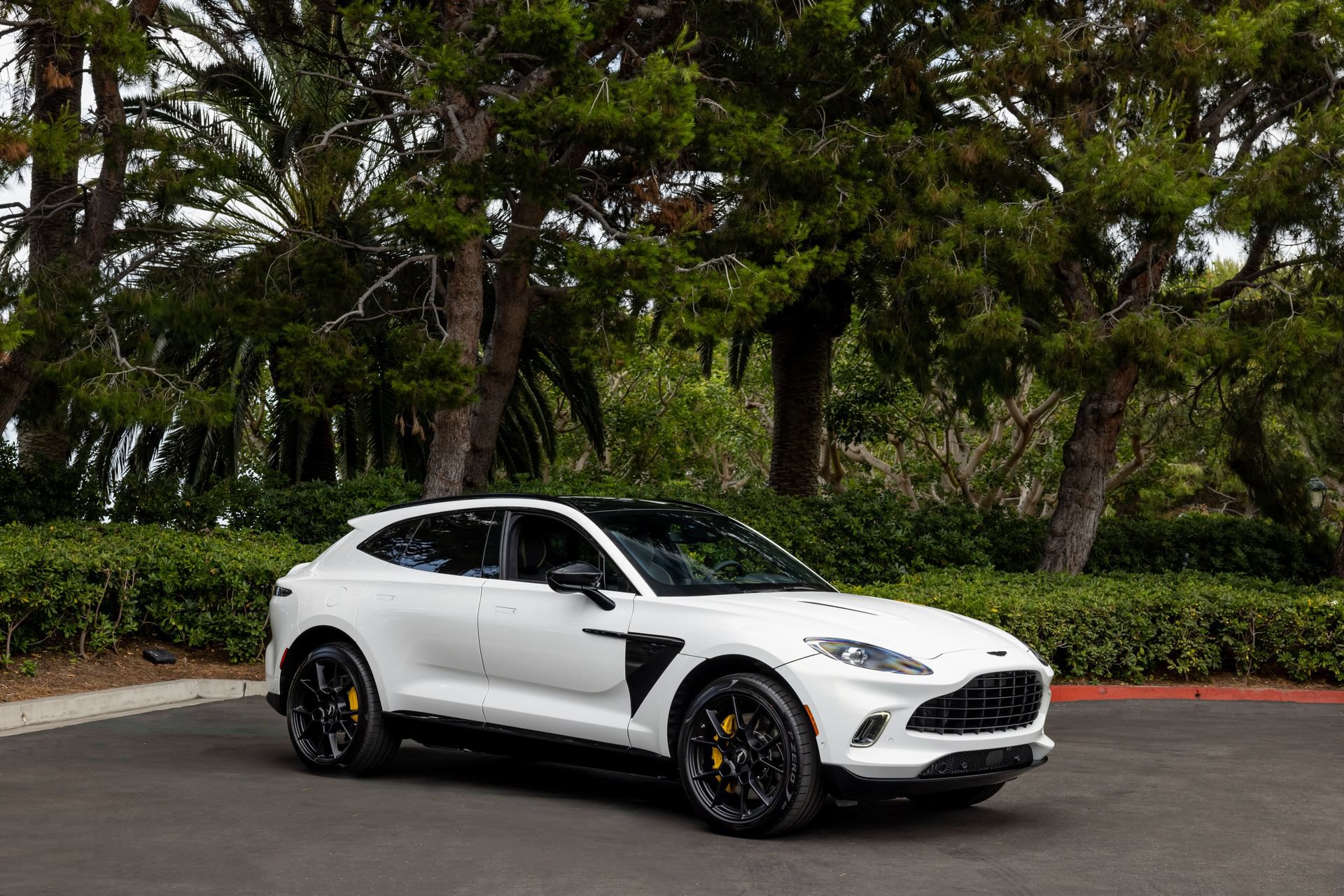 Used 2021 Aston Martin DBX AWD/4WD image 27