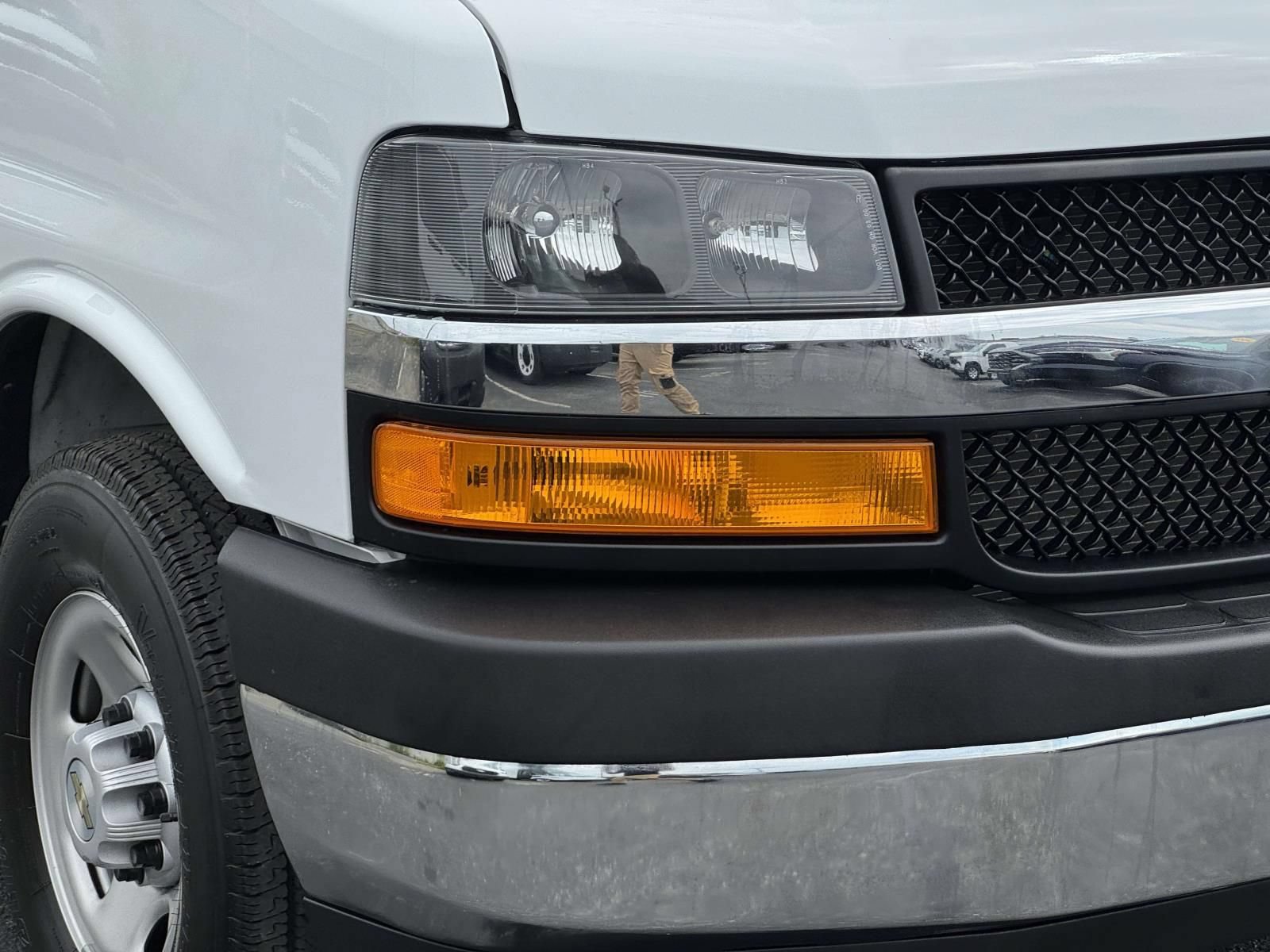 Used 2024 Chevrolet Express 2500 w/ Driver Convenience Package RWD image 27