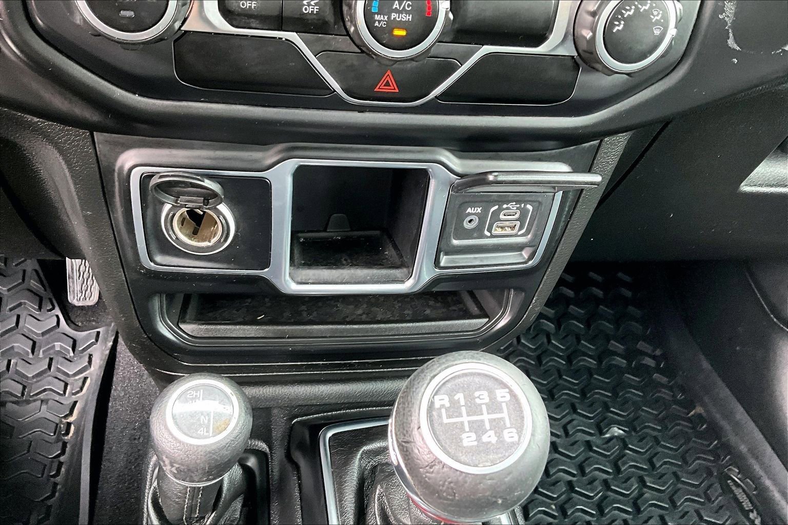 Used 2020 Jeep Gladiator Sport image 16